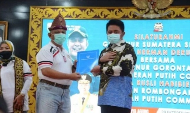 Gubernur Gorontalo Dapat Kehormatan dan Mandat DMDI Indonesia dari Gubernur Sumsel