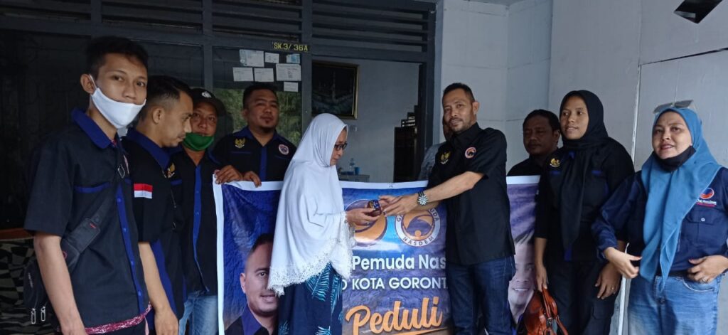 Garda Pemuda Nasdem Kota Gorontalo Berbagi Kepada Para Manula Di Apresiasi Rama Datau Ketua DPW Provinsi Gorontalo.