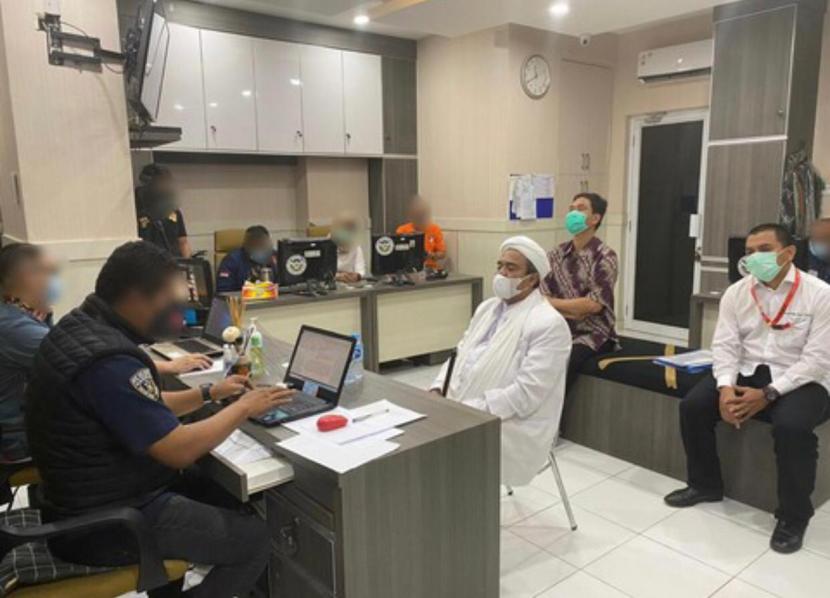 Habib Rezieq Bukan Menolak Makanan Dari Polisi, Pengacara FPI : Tapi Jaga-jaga Sajalah