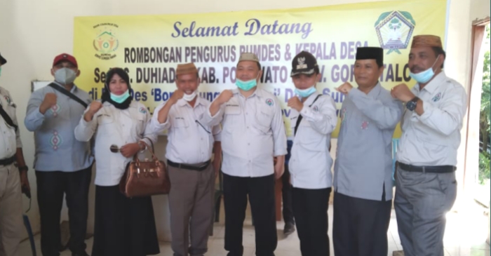 Camat Duhiadaa Ibrahim Kiraman bersama Pengurus BUMDes, BPD dan Kepala Desa sampai di tempat studi tiru Kabupaten Gowa, Sulawesi Selatan, Senin (22/3) (Foto : Istimewa)