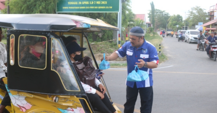 Berkah Ramadhan, Komunitas Scooter Marisa Berbagi Takjil Buka Puasa