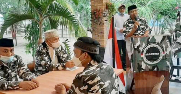 Ketua DPD Bapera Pohuwato Saharudin Saleh tampak memberikan sambutan pada acara silaturahmi dan konsolidasi Bapera Se Provinsi Gorontalo, Sabtu (1/5) di Mangrove Eco Resort (MER) Marisa. (Foto : Istimewa)