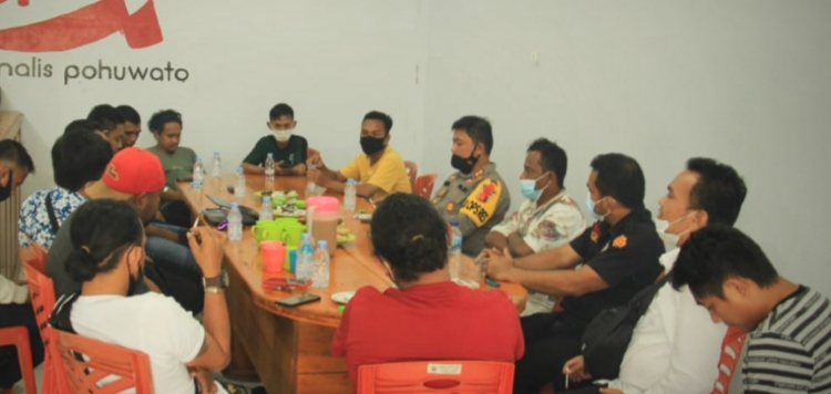 Silaturahmi Kapolres Pohuwato dan AJP Tingkatkan Hubungan Kemitraan