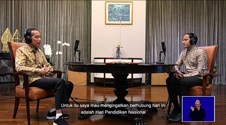 Presiden Joko Widodo dan Mendikbud Ristek podcast bersama di Hari Pendidikan Nasional, Minggu (2/5) (Foto : Youtube Sekretariat Presiden)