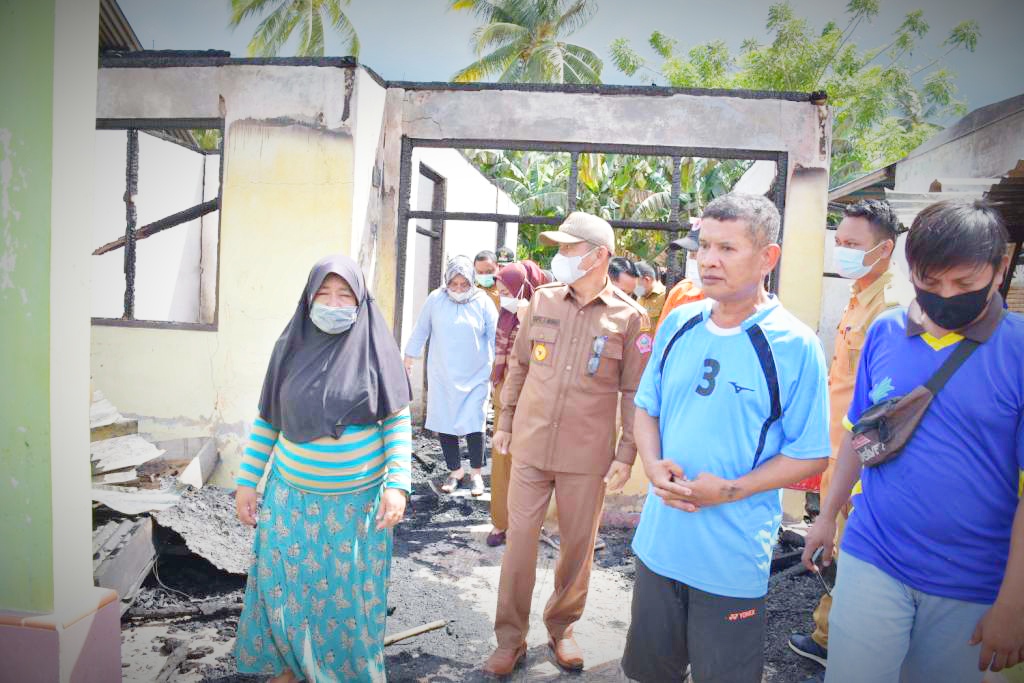 Warga Korban Kebakaran Bumbulan Dapat Santunan dari Pemkab Pohuwato