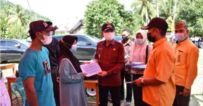 Bupati Saipul Serahkan Bantuan Untuk Masyarakat Panca Karsa I