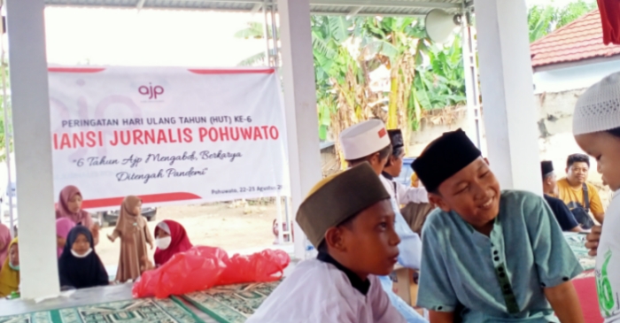 Nuansa Berbeda, AJP Peringati HUT ke-6 Bersama Santri Masjid 3M