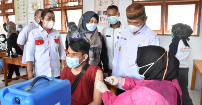 Bupati Saipul Hadiri Pencanangan Vaksinasi di SMPN 4 Marisa