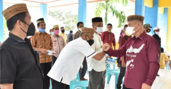 Bupati Saipul Apresiasi Ketua BPD Dudewulo Dalam Melawan Hoax Vaksinasi