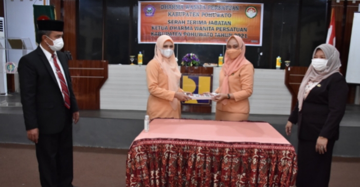 Ny. Suriyati Abdjul Resmi Jabat Ketua Dharma Wanita Persatuan Pohuwato
