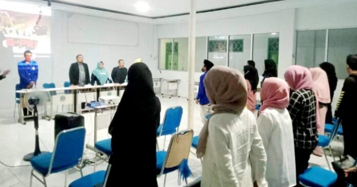 Suasana Nobar dan Film G30S/PKI oleh Mahasiswa Fisip Unipo, Kamis, (30/9) di Aula Universitas Pohuwato. Foto : Istimewa)
