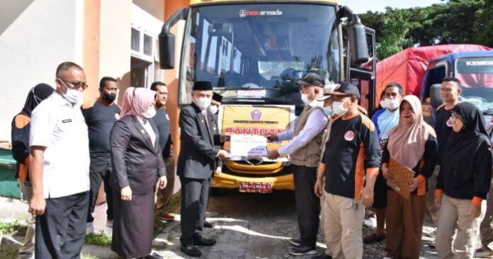 Bupati Saipul Lepas Bantuan Untuk Korban Bencana Banjir Kabupaten Gorontalo