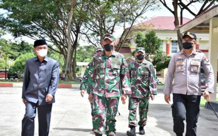 Kunjungi Pohuwato, Dandrem 133/Nani Wartabone Ingatkan Warga Hidup Rukun