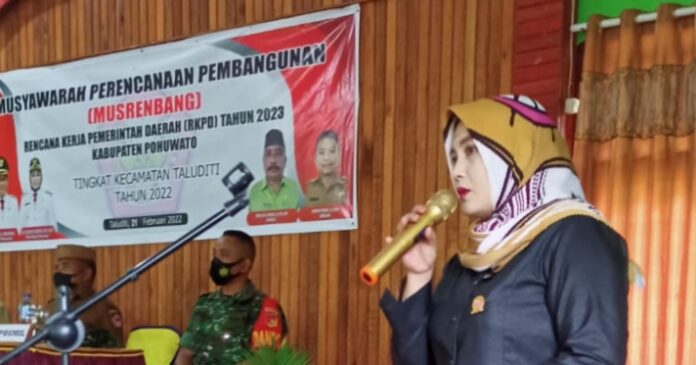 Anggota DPRD Luluk A. Yuliyanti saat memberikan sambutan. (Foto : Istimewa)