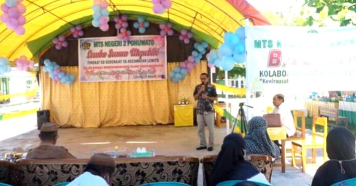 Aleg DPRD Pohuwato, Yunus Usman saat memberikan sambutan pada HUT ke-49 MTsN 2 Pohuwato. (Foto : Istimewa)