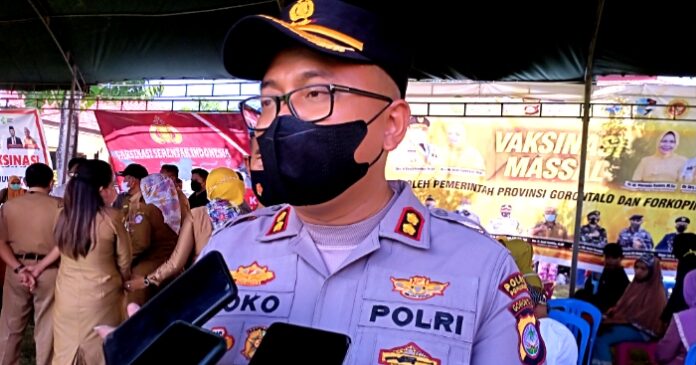 Kapolres Pohuwato, AKBP. Joko Sulistiono saat dikonfirmasi awak media. (Foto : San)