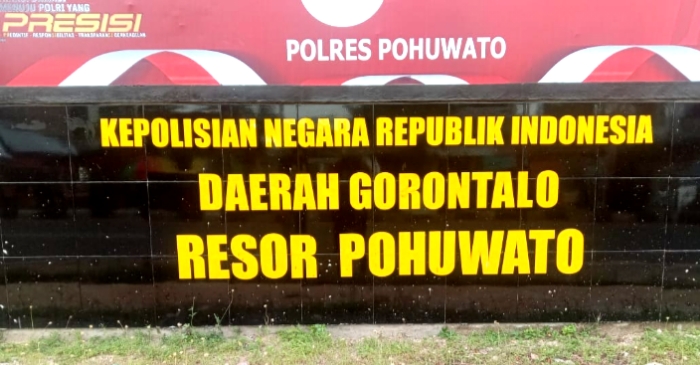 Papan nama Polres Pohuwato. (Foto : Kronologi.id)