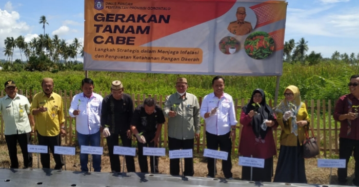 FPIP Unipo dan Dinas Pangan Pemrov Gorontalo Teken MoU dan Gerakan Tanam Cabai Bersama