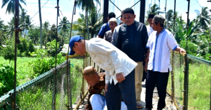 Ketua DPRD Nasir Giasi Tinjau Jembatan Gantung di Desa Panca Karsa I-Taluditi