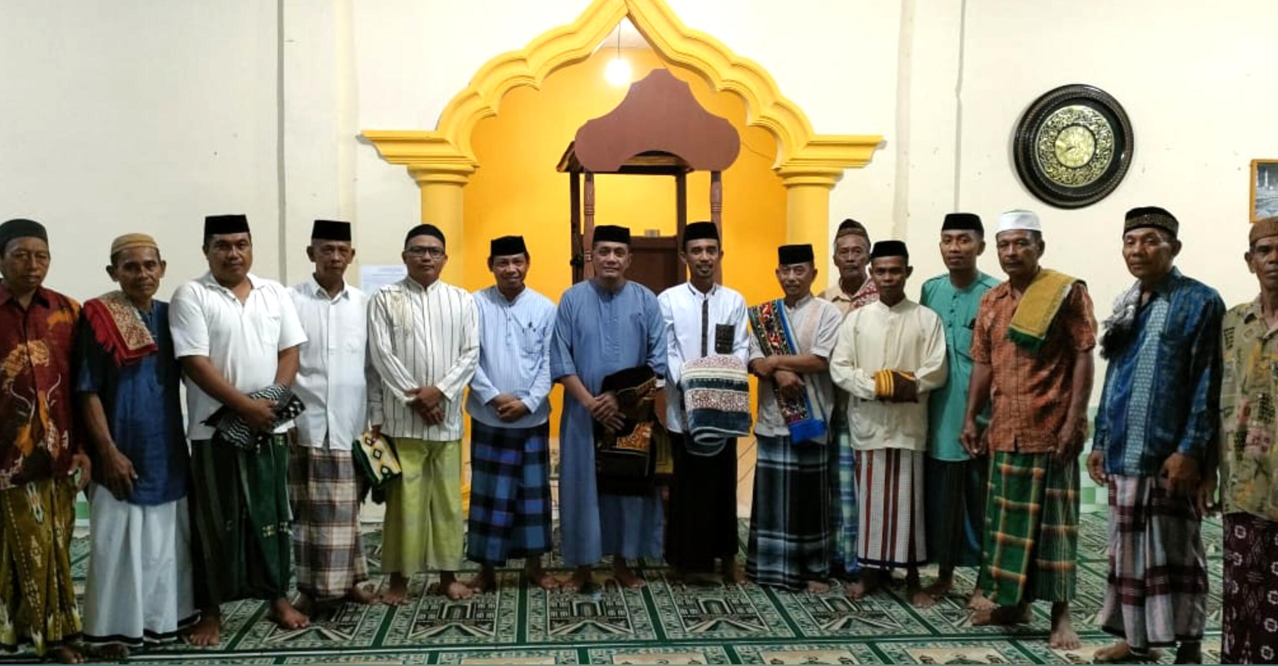 Mulai Safari Ramadhan ke Desa-desa, Camat Duhiada Himbau Makmurkan Masjid