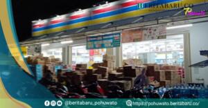 Tampak terlihat depan gerai Indomaret Alun-alun Marisa, Kabupaten Pohuwato, Senin (10/4/2023). (Foto : San)