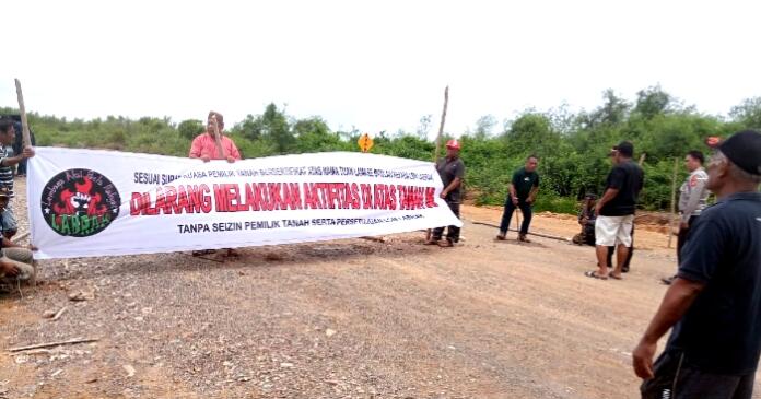 Blokir Jalan Akses Masuk PT BJA, LSM Labrak dan Warga Popayato Tuntut Ganti Rugi