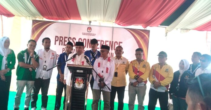 Disambut dengan Adat, Pasangan SIAP Resmi Mendaftarkan Diri di KPU Pohuwato