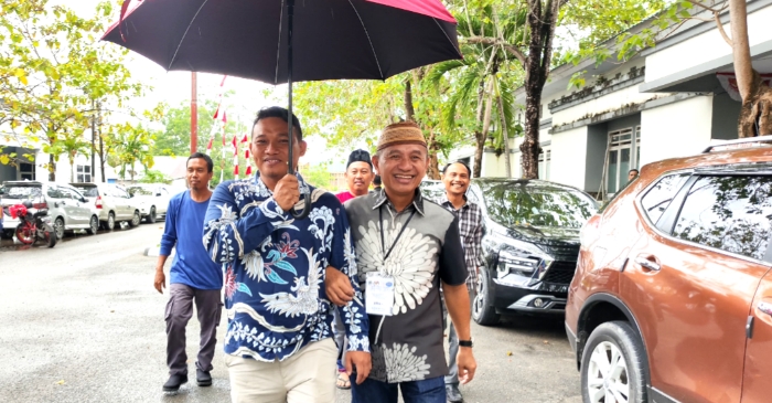 Kawal Pemeriksaan Kesehatan, Mantri Afif Payungi Cabup Saipul