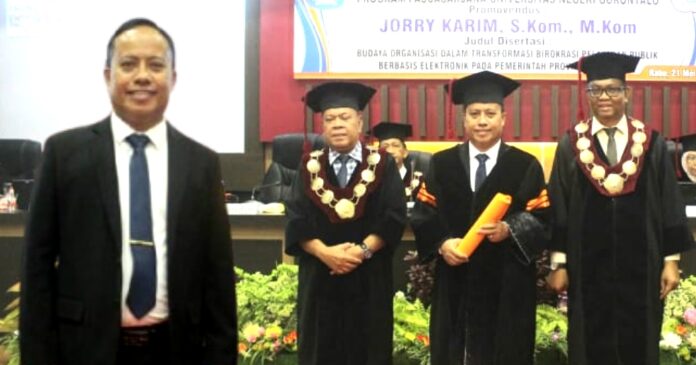 Resmi Gelar Doktor, Rektor Unipo Jorry Karim Raih IPK 3.98 dengan Predikat Pujian