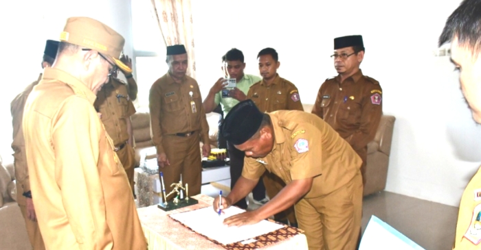Dilantik Bupati Saipul, Burhan Moputi Resmi Jabat Plt. Camat Duhiadaa Dilantik Bupati Saipul, Burhan Moputi Resmi Jabat Plt. Camat Duhiadaa