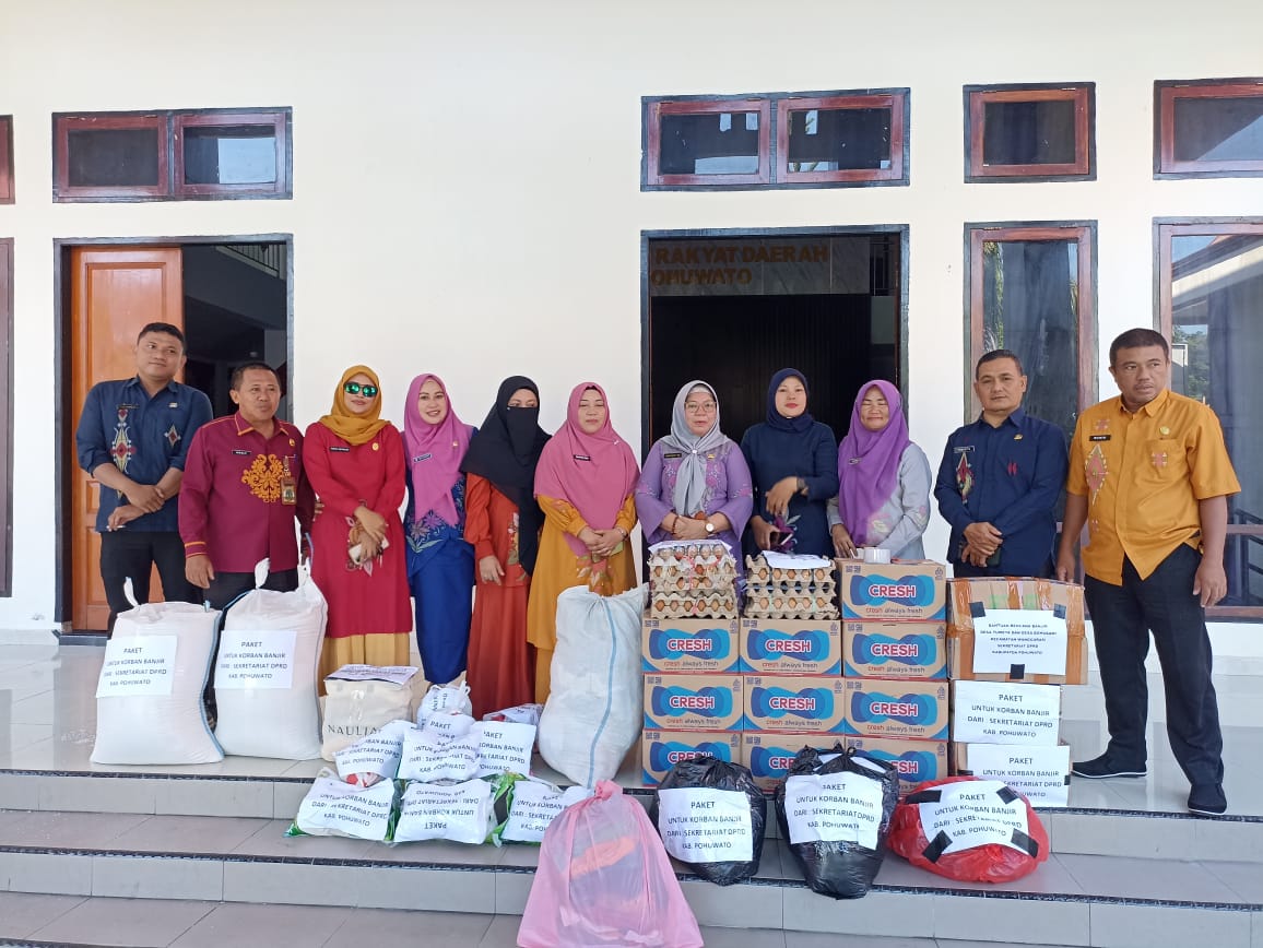 DPRD Pohuwato Bergerak Salurkan Bantuan Korban Banjir Wanggarasi DPRD Pohuwato Bergerak Salurkan Bantuan Korban Banjir Wanggarasi