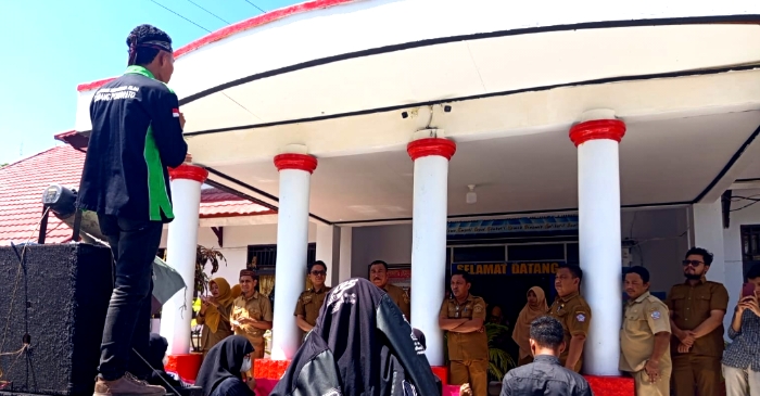 Massa Aksi HMI Desak Bupati dan DPRD Pohuwato Evaluasi Kinerja Dinas Pendidikan Massa Aksi HMI Desak Bupati dan DPRD Pohuwato Evaluasi Kinerja Dinas Pendidikan