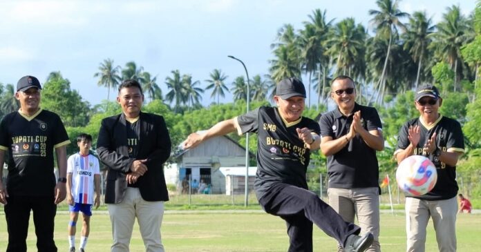 Dikenal Legenda Sepak Bola Pohuwato, Bupati Saipul Buka Turnamen Bupati Cup 2025