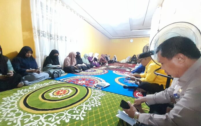 Sekretariat DPRD Pohuwato Gelar Yasinan dan Takziah di Rumah Duka Ibunda Aleg Iwan Abay