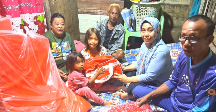 Dinsos Pohuwato Salurkan Bantuan Ringankan Beban Warga Terdampak Banjir Dinsos Pohuwato Salurkan Bantuan Ringankan Beban Warga Terdampak Banjir