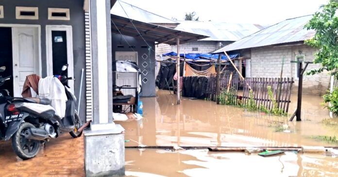 Saluran Drainase Kompleks RSBP Tersumbat, Rumah Warga Tergenang Air