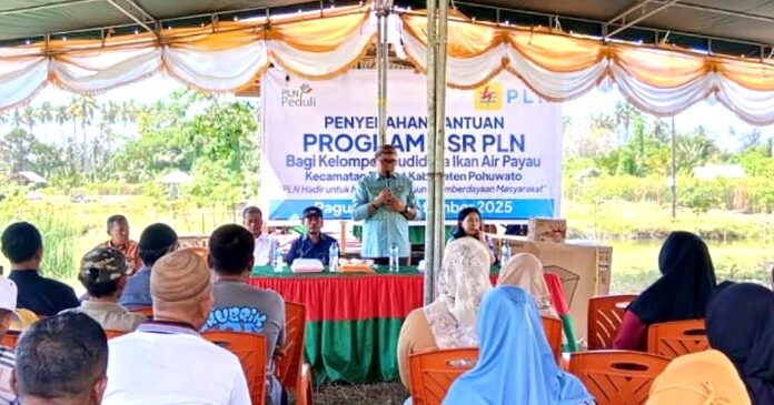 Serahkan CSR Pemberdayaan, Camat Paguat Apresiasi PT PLN (Persero)