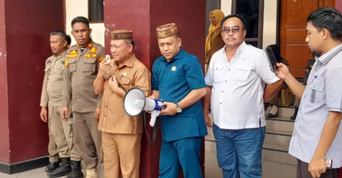 Ketua DPRD dan Anggota Terima Aspirasi IMM Pohuwato Terkait Kinerja Kadis Pertanian dan PSN Ketua DPRD dan Anggota Terima Aspirasi IMM Pohuwato Terkait Kinerja Kadis Pertanian dan PSN