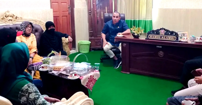 Tim Bentukan Gubernur Didesak DPRD Pohuwato Atasi Pembayaran Lahan Tambang Milik Warga Tim Bentukan Gubernur Didesak DPRD Pohuwato Atasi Pembayaran Lahan Tambang Milik Warga